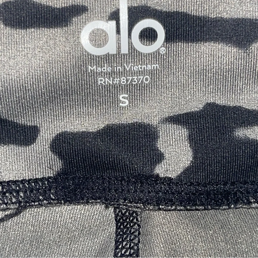 Alo Yoga Cropped Airbrush Leggings